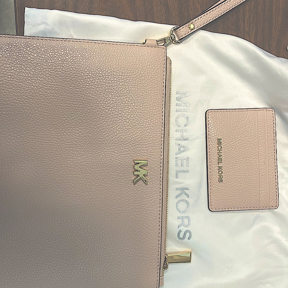 Wristlet w/ Card wallet Brand New with MK duster bag